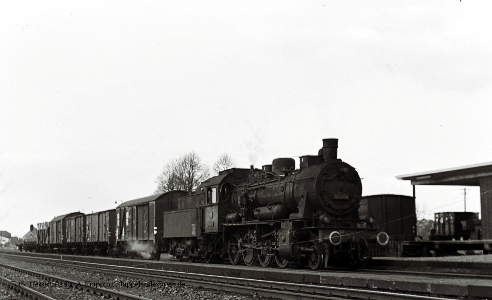 56 604 mit Güterzug in Xanten 1962