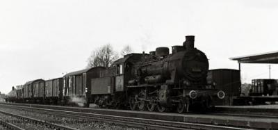 56 604 mit Güterzug in Xanten